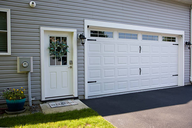 24/7 Emergency Garage Door Panel Replacement experts in Hebron, NE